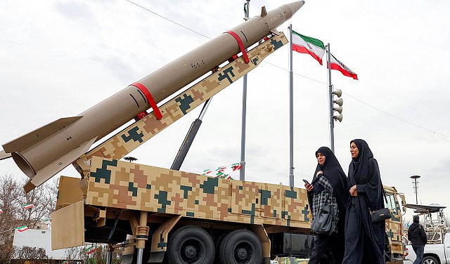 تحليلات: ترامب يُثَرثِر وأميركا وإسرائيل لا توضِحان الاعتبارات من وراء الحرب